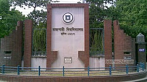 ‘নারী থাকার সন্দেহে’ ভোররাতে রাবির হলে তল্লাশি