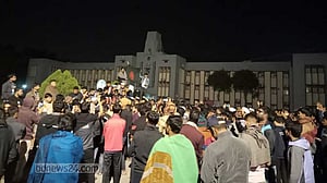 আগরতলায় বাংলাদেশ মিশনে হামলার প্রতিবাদে রাজশাহী বিশ্ববিদ্যালয়ে বিক্ষোভ