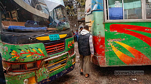 ঝুঁকি জেনেও ফেরে না হুঁশ