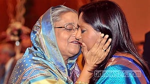 ‘প্লট দুর্নীতি’: হাসিনা ও পুতুলসহ ১৮ জনের বিরুদ্ধে গ্রেপ্তারি পরোয়ানা