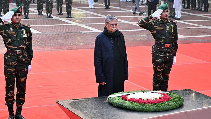 জাতির সূর্যসন্তানদের প্রতি রাষ্ট্রপতি ও প্রধান উপদেষ্টার শ্রদ্ধা