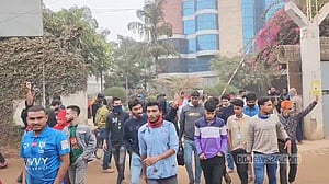 শ্রমিক অসন্তোষ, আশুলিয়ায় ২০ কারখানায় ছুটি ঘোষণা