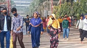 ১৫% বেতন বাড়ানোর দাবিতে আশুলিয়ায় শ্রম অসন্তোষ, ২৫ কারখানা ছুটি ঘোষণা