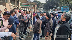নিয়ন্ত্রিত প্রবেশাধিকারে খুলেছে সচিবালয়