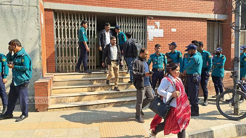 সচিবালয়ে অগ্নিকাণ্ড: বিদ্যুৎ নেই অনেক ভবনে, দাপ্তরিক কাজও বন্ধ