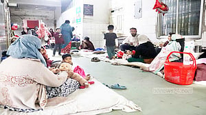 শরীয়তপুরে ‘বেড়েছে’ ডায়রিয়ার প্রকোপ, হাসপাতালের ‘নোংরা’ পরিবেশে ভোগান্তি