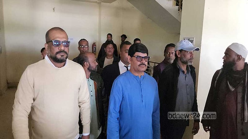 সুনামগঞ্জ আদালত চত্বরে আওয়ামী লীগ নেতাদের ‘জয় বাংলা’ স্লোগান