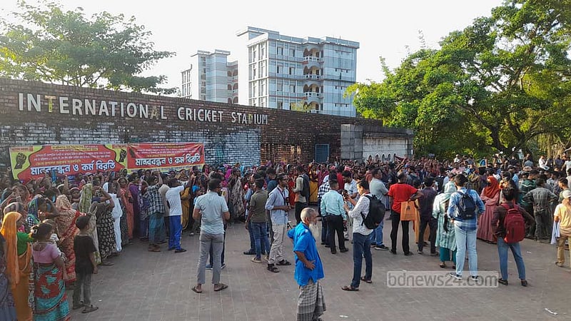 বকেয়া পরিশোধের আশ্বাস, কাজে ফিরছেন ন্যাশনাল চা বাগানের শ্রমিকরা