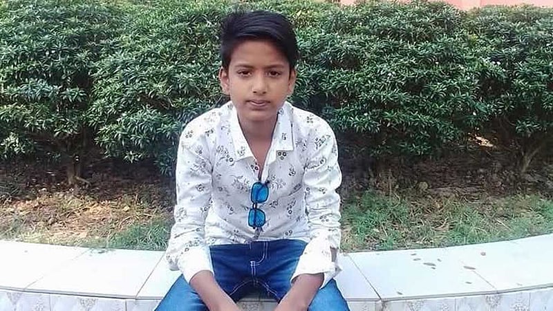 সিলেটে ফুটবল আনতে গিয়ে বাসচাপায় প্রাণ গেল স্কুল ছাত্রের
