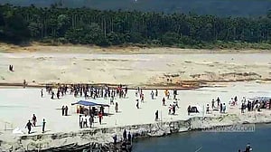 জাফলংয়ে ‘বালু তোলা নিয়ে’ সংঘর্ষ, আহত ৭