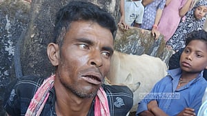 ‘বালুর কাজে এসেছিস, এখন বালু খা’ বলে চুন-বালু মেশানো এসিড পানি খাওয়ানো হয়