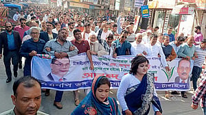 টাঙ্গাইলে বিএনপির আনন্দ মিছিল, মিষ্টি বিতরণ