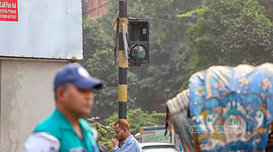 ট্রাফিক বাতি যেন ‘স্মৃতি’