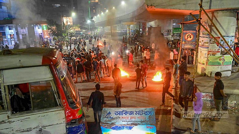 রাজধানীতে পরিবহন নেতা গ্রেপ্তার, বিক্ষোভে সড়কে যানজট