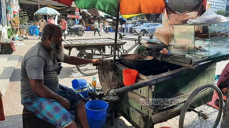 ‘আন্দোলন কারফিউ যাই বলেন, গরিবের পেটে লাত্থি’