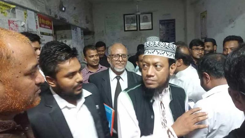 আমির হামজা ও হারুন ইজহারের বিরুদ্ধে অভিযোগ গঠনের শুনানি ১৮ অগাস্ট
