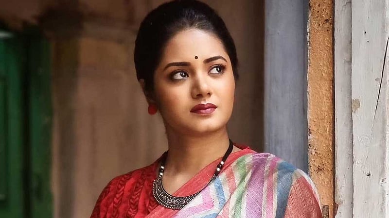 গায়িকা থেকে বলিউডের নায়িকা হচ্ছেন অন্বেষা