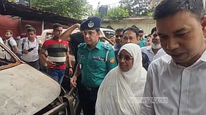 গাজীপুরে নাশকতাস্থল পরিদর্শনে সিটি মেয়র জায়েদা