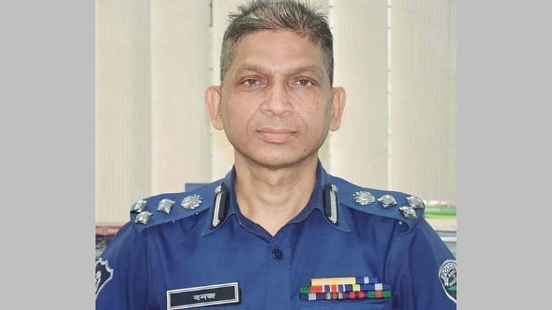 আলোচিত পুলিশ কর্মকর্তা বনজ কুমার অবসরে