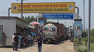 বেনাপোল বন্দরে আমদানি-রপ্তানি চলছে ‘ম্যানুয়ালি’
