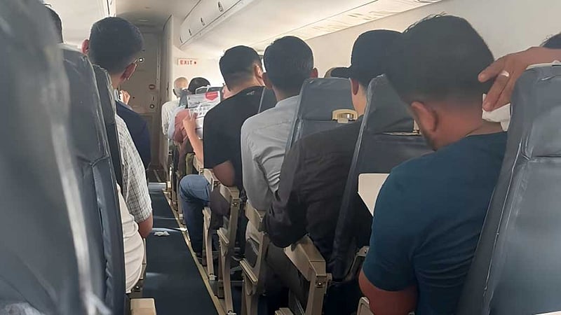 এসি নষ্ট, আধা ঘণ্টা আকাশে উড়ে যাত্রী নামিয়ে দিল বিমান