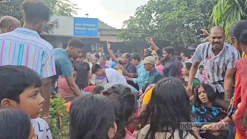 বগুড়ায় রথযাত্রায় বিদ্যুৎস্পৃষ্টে ৫ জনের মৃত্যু