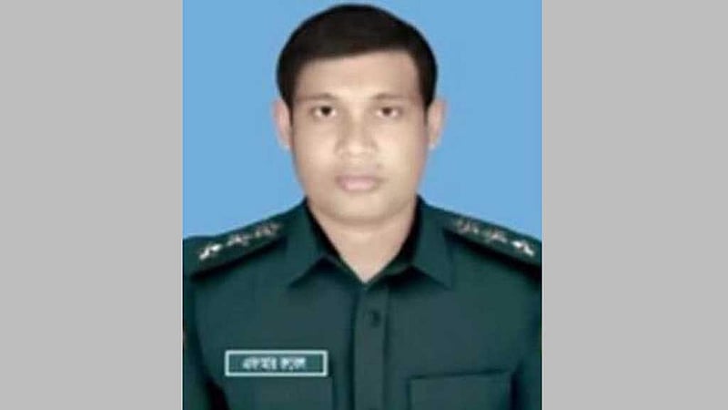 ছাদ ফুটো করে আসামি পালানোর ঘটনায় জেলার বদলি