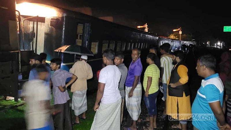 বগি লাইনচ্যুত: তিন ঘণ্টা পর বগুড়ায় ট্রেন চলাচল স্বাভাবিক