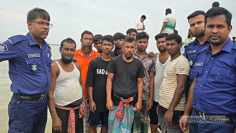 বরিশালের মেঘনায় ডুবে গেছে জিপসামবাহী কার্গো