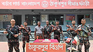 যুবকের কোমরে বাঁধা ছিল আড়াই কোটি টাকার সোনার বার