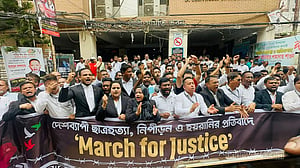 ‘মার্চ ফর জাস্টিস’র সমর্থনে ঢাকায় বিএনপি-জামায়াতপন্থি আইনজীবীদের মিছিল