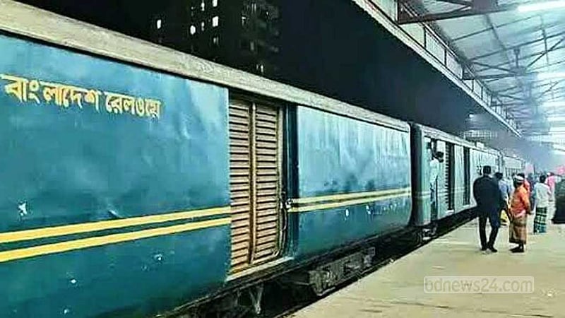 গার্ড না আসায় ২ ঘণ্টা দেরিতে ছাড়লো নোয়াখালী এক্সপ্রেস