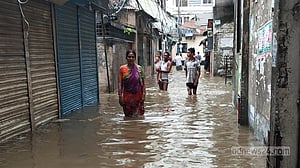 জলজটে রাজধানী ভোগান্তির নগর