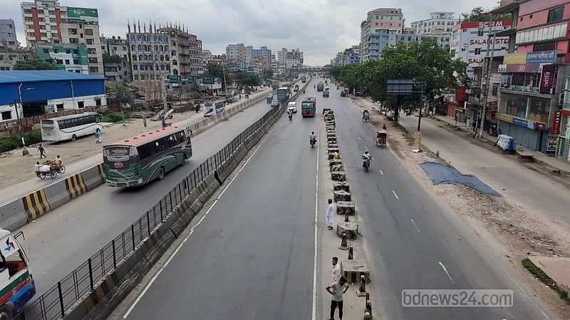 ছুটির দিনের ফাঁকা সড়কে বাহন কম, আছে তল্লাশি
