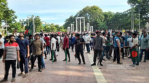 ঢাকা বিশ্ববিদ্যালয়ে বহিরাগতদের প্রবেশ নিষেধ