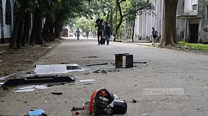 ছাত্র রাজনীতি ‘নিষিদ্ধের' অঙ্গীকারনামায় প্রাধ্যক্ষদের সই নিয়েছে ঢাবির হলের শিক্ষার্থীরা