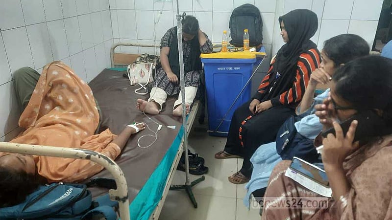 ছাত্রলীগের হামলায় ইডেনের কয়েকজন হাসপাতালে