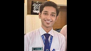 ধানমন্ডিতে সংঘর্ষে এক কলেজছাত্র নিহত