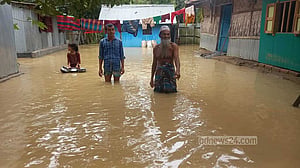 মুহুরী নদীর বেড়িবাঁধে ভাঙন, ফুলগাজী-পরশুরামে পানিবন্দি ৩ হাজার পরিবার