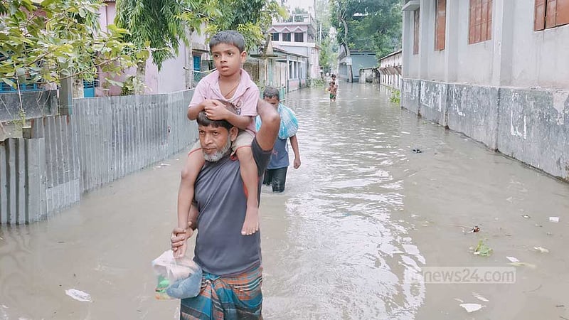 বন্যা: গাইবান্ধায় ২৯ হাজার পরিবার পানিবন্দি, বিশুদ্ধ পানির তীব্র সংকট