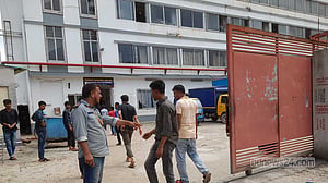 সচল কারখানা: পুরো উৎপাদনে যেতে শ্রমিকের ফেরার অপেক্ষা