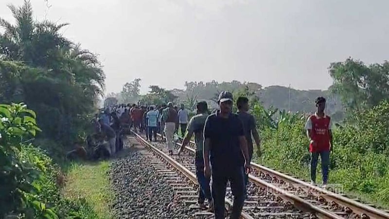 কোটা: গাজীপুরে মহাসড়ক ও রেলপথ অবরোধ, ‘মৈত্রী এক্সপ্রেস’ আটকা