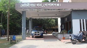 গোপালগঞ্জে বেনজীরের স্ত্রীর ঘের থেকে মাছ চুরি, গ্রেপ্তার ৩
