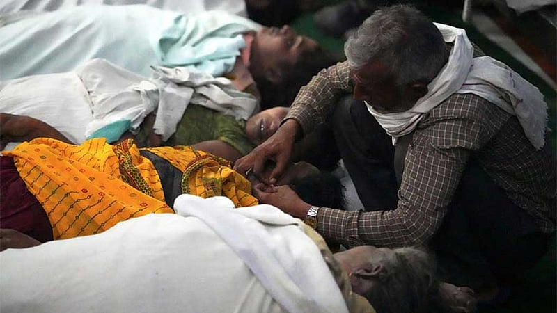 ভারতে প্রার্থনাসভায় পদদলনে মৃত্যু বেড়ে ১২১