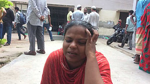 ‘ঢাকা মেডিকেলে আইসা দেখি পুতে আমার মইরা গ্যাছে’