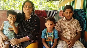 ‘তিন শিশুকে নিয়ে আমি কোথায় দাঁড়াব, এখন কে ওদের দেখবে?’