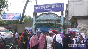 স্কুলের শ্রেণিকক্ষে ছাত্রীর ঝুলন্ত লাশ