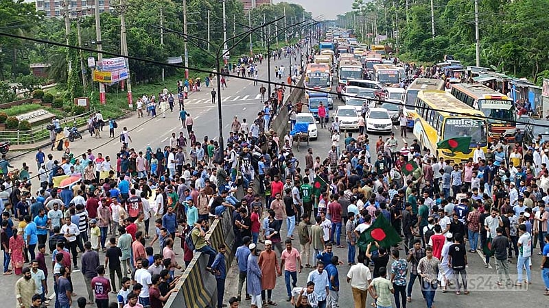 কোটা: জাবি শিক্ষার্থীদের ২ ঘণ্টা ঢাকা-আরিচা মহাসড়ক অবরোধ