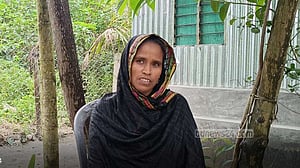 রাসেলস ভাইপারের কামড় খেয়েও যেভাবে বেঁচে গেলেন রোকেয়া