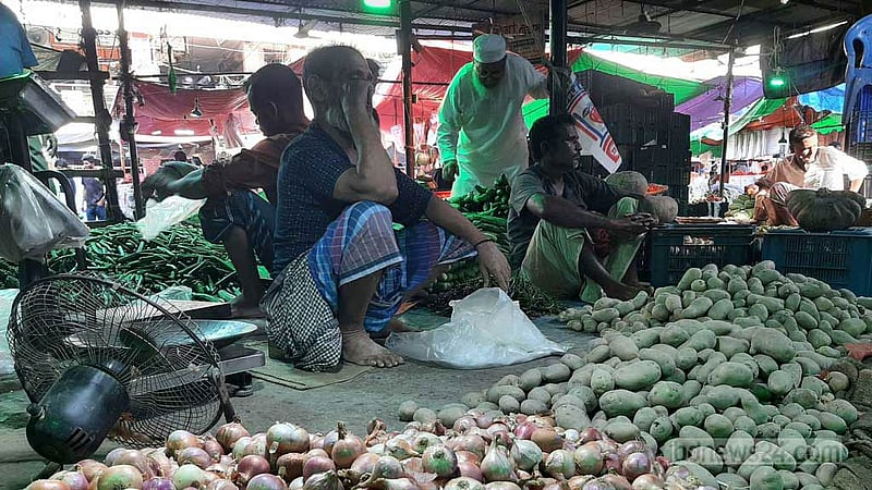পেঁয়াজ, আলু ও কাঁচামরিচের দামে কী প্রতিফলিত হচ্ছে?